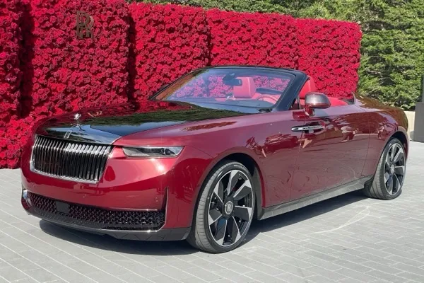 Rolls-Royce La Rose Noire Droptail
